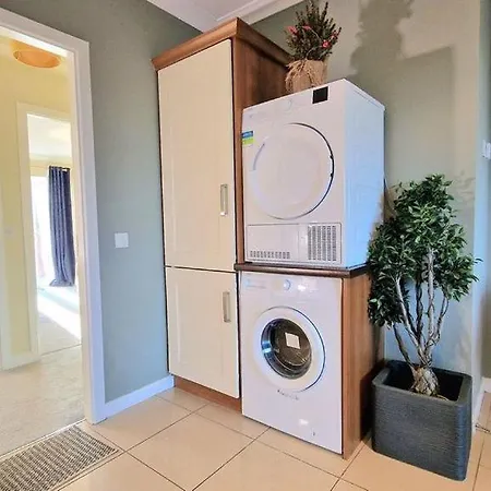 Cosy Two Bedroom 戈尔韦